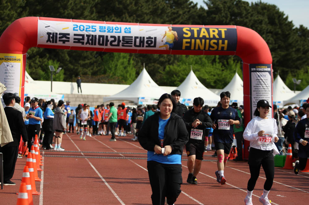 2025년_마라톤출발_109