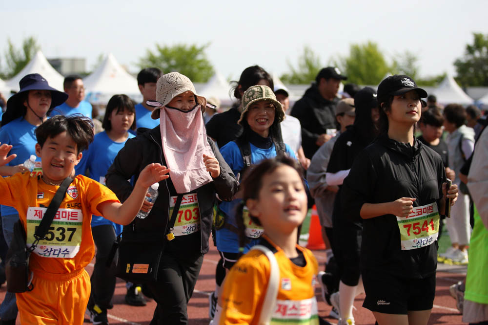 2025년_마라톤출발_147