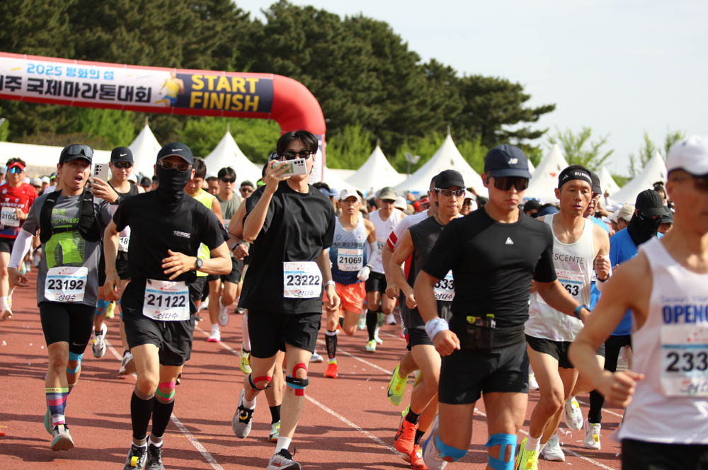 2025년_마라톤출발_15