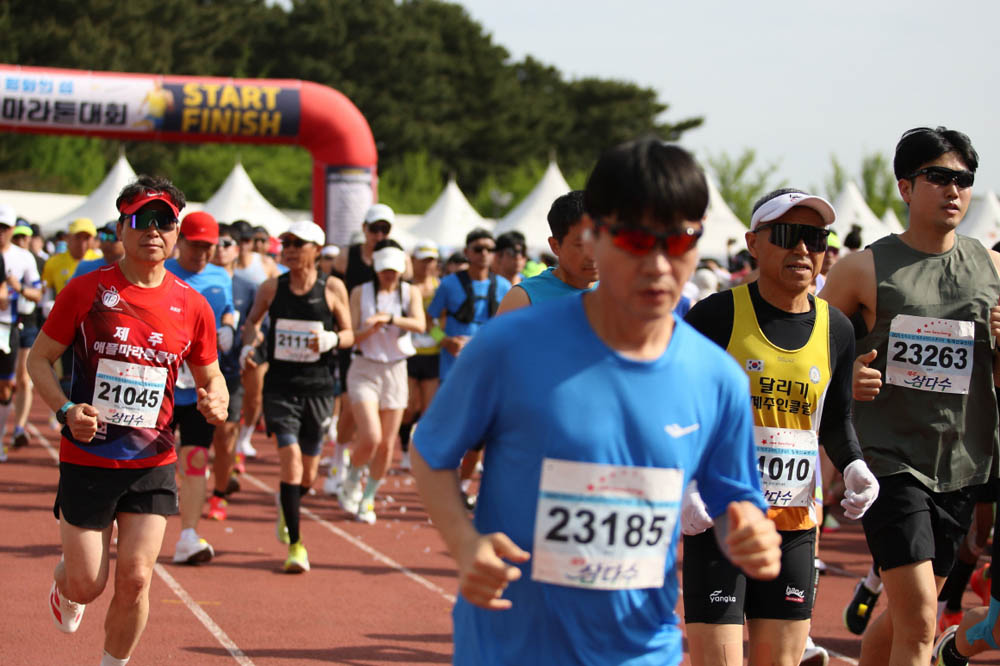 2025년_마라톤출발_17