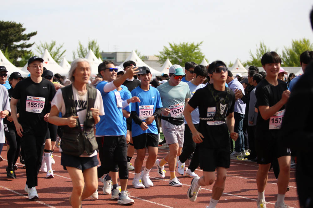 2025년_마라톤출발_70
