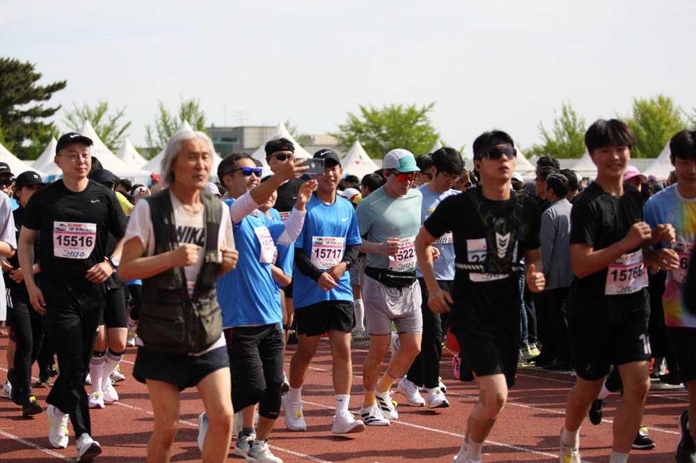 2025년_마라톤출발_71