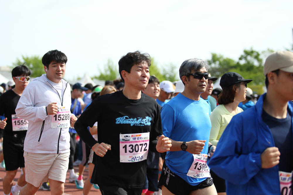 2025년_마라톤출발_77