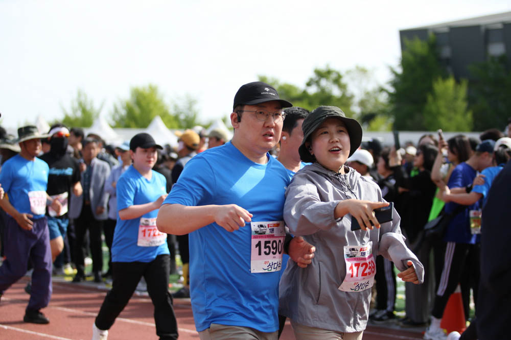 2025년_마라톤출발_79