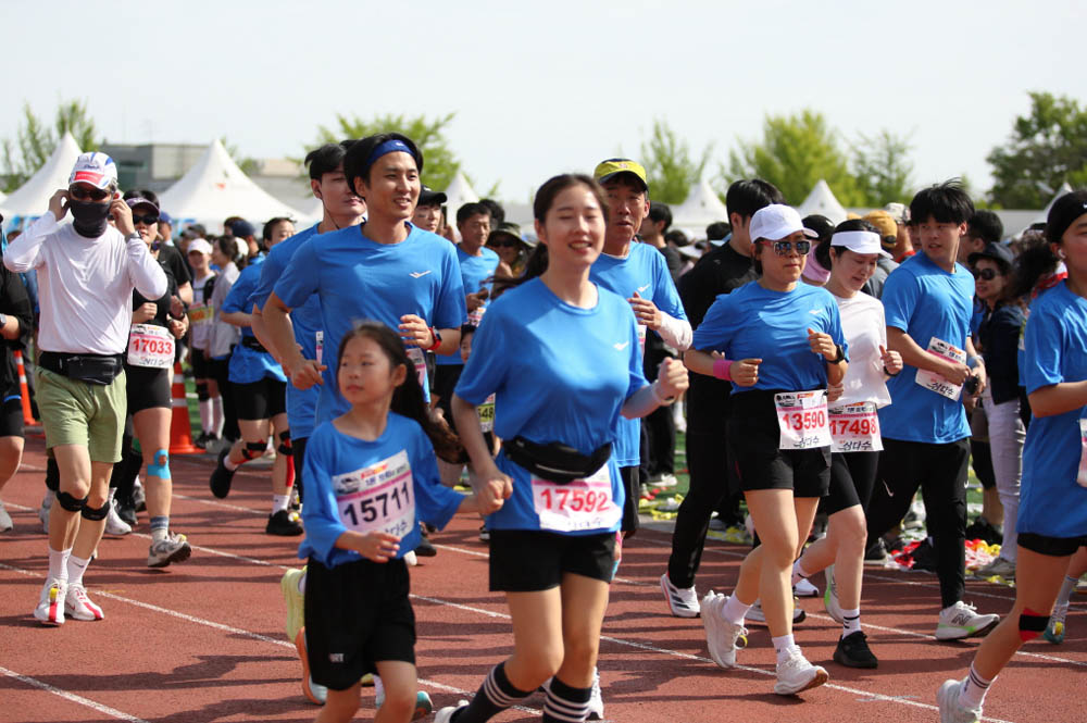 2025년_마라톤출발_80