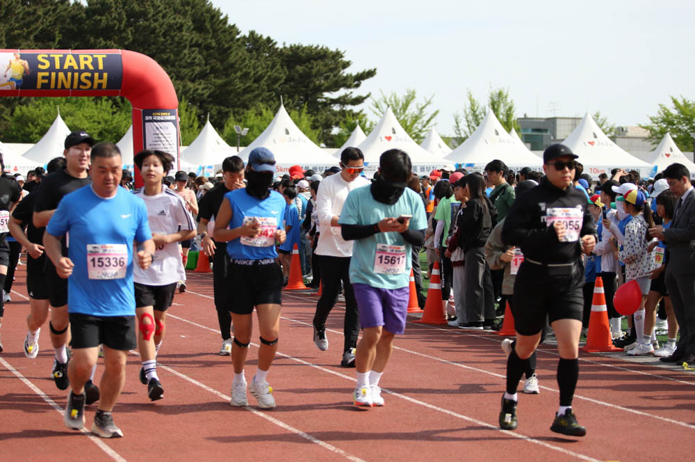 2025년_마라톤출발_99